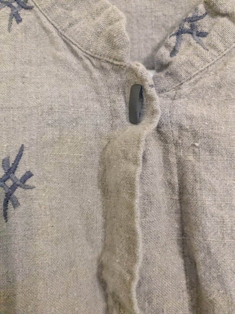 Cute linen jacket/top. - Picture 2 of 5